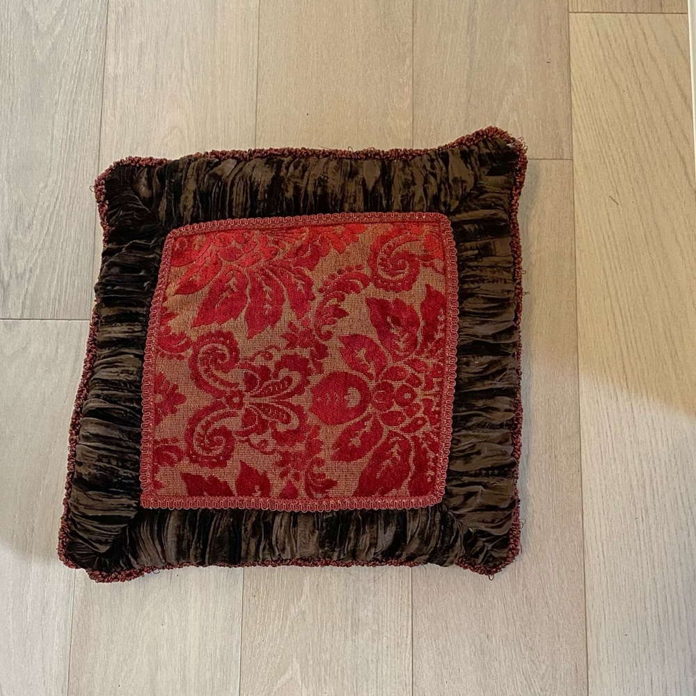 BELLA ROSE velvet accent pillow - Picture 2 of 13